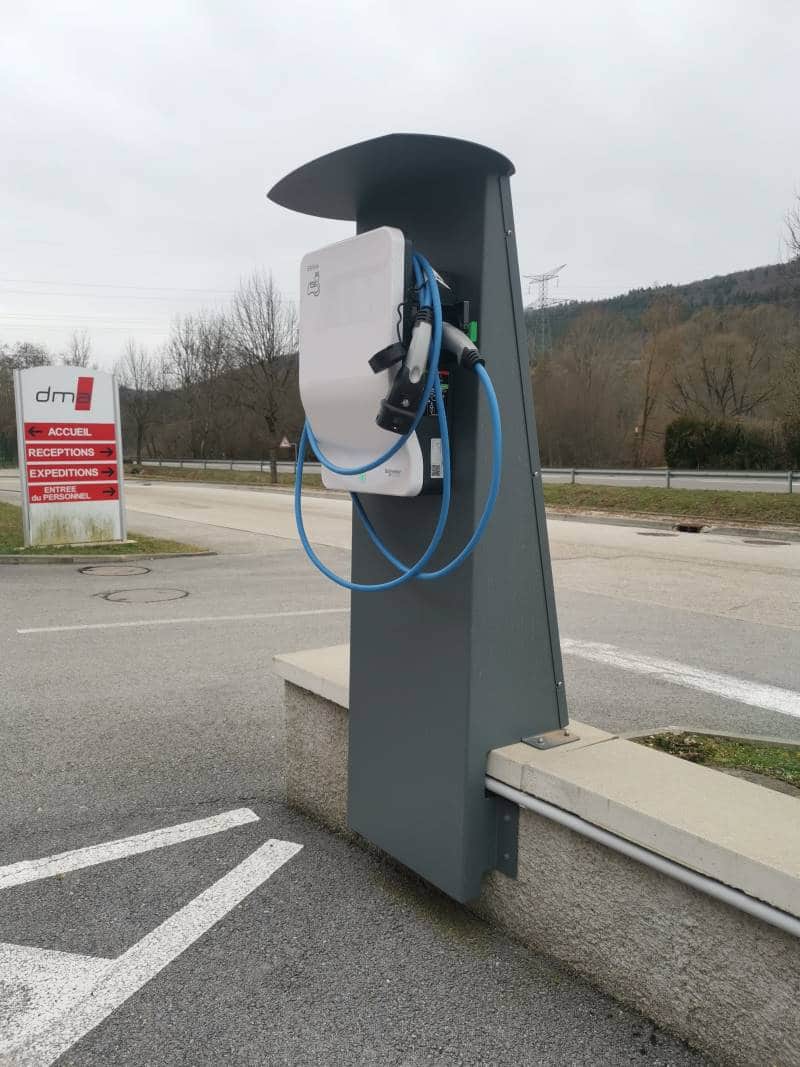 Pied de fixation pour borne recharge voiture électrique